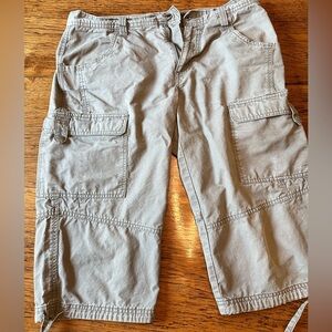 Medium Grey, 32” RW&CO men’s cargo capris